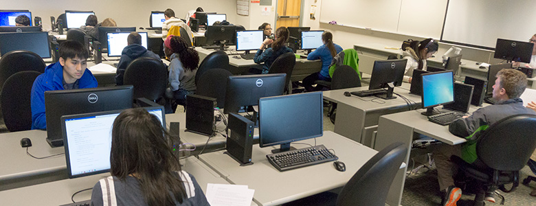 Highline students working in a computer lab.